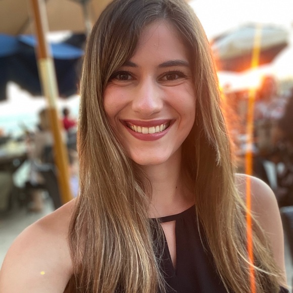 Meet your Posher, Olivia - Picture 1 of 1